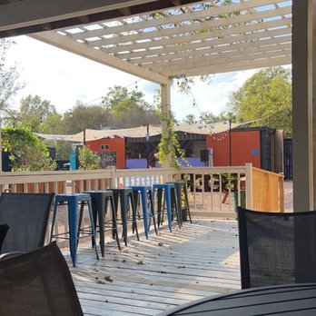 KinderHill Brew Lab - Back porch living and outdoor bar - Brewpubs Near Me - Bryan, Texas