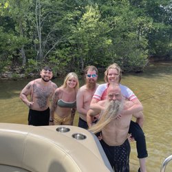 77 Watersports - Relaxing on an island in the middle of Lake Norman