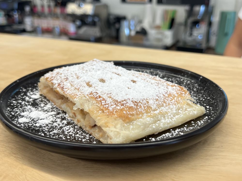 Nifany's Sweet Store Café Bar Logo