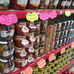 Il Buongustai - Gourmet fare in addition to fresh fruits and veggies