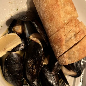 Harry Browne's - Mussels Steamed in White Wine, Garlic Butter - New American Near Me - Annapolis, Maryland Harry Browne's - Mussels Steamed in White Wine, Garlic Butter - New American Near Me - Annapolis, Maryland