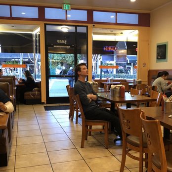 Lola's Chicken Shack - Interior - Sandwiches Near Me - Alameda, California