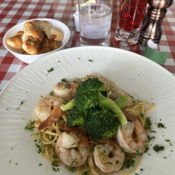 Pomodoro Pizza Pasta - Shrimp Scampi with Garlic Knots - Italian Near Me - Aurora, Colorado
