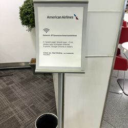 American Airlines Admirals Club - Entering the lounge.