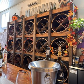 Noisy Water Winery - Wine Tasting Room Near Me - Albuquerque, New Mexico