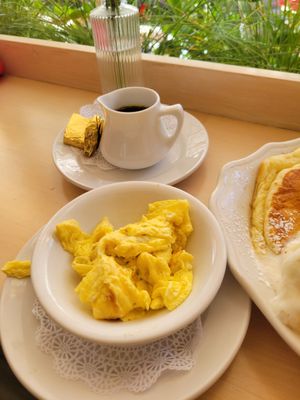 Sweet Mimi's Café & Bakery by null