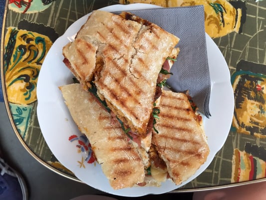 HEILANDT | Café Belgisches Viertel by null