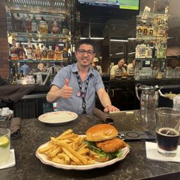 Great food, drinks, & Service! Great food, drinks, & Service!