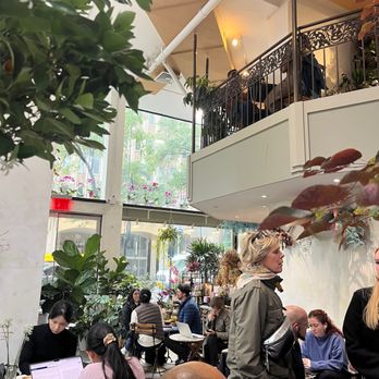 Remi43 Flower & Coffee - interior - Coffee & Tea Near Me - New York, New York
