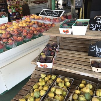 Baba Bazaar Fruitstand & Bakery - Green figs (not the name) in front & Clingstone peaches, nectarines (back). - Farmers Market Near Me - Ripon, California Baba Bazaar Fruitstand & Bakery - Green figs (not the name) in front & Clingstone peaches, nectarines (back). - Farmers Market Near Me - Ripon, California