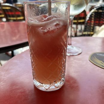 Le Quartier Général - Grapefruit Juice - Bistros Near Me - Paris, 75 Le Quartier Général - Grapefruit Juice - Bistros Near Me - Paris, 75