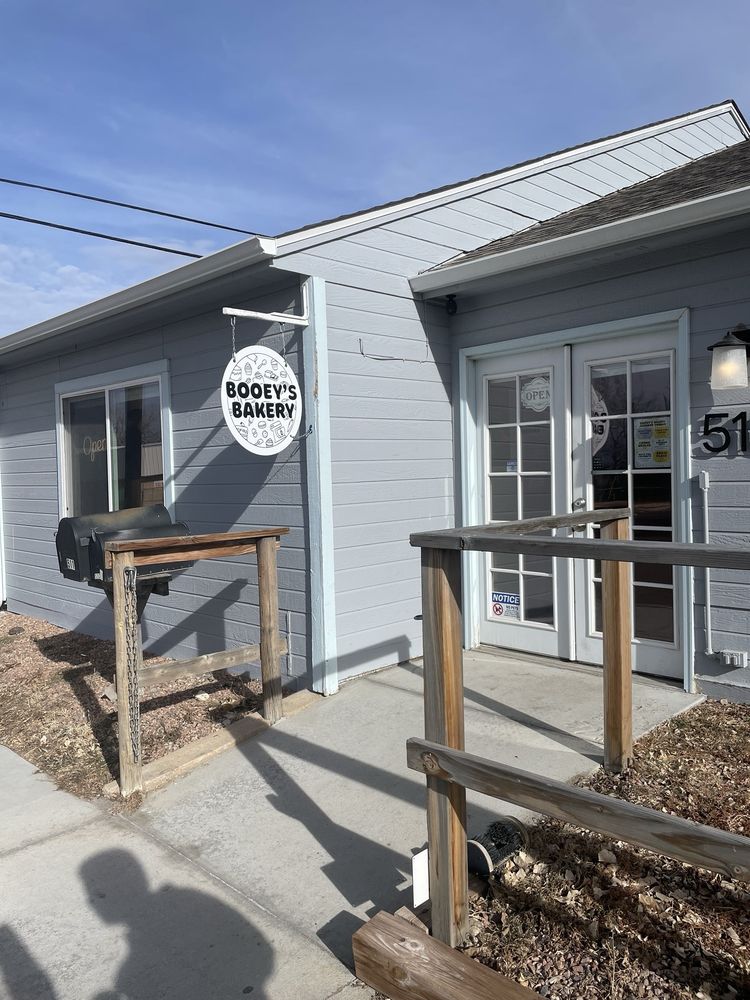 Booey’s Bakery Logo