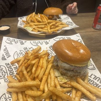 Burger Vault - Halal Near Me - Altamonte Springs, Florida
