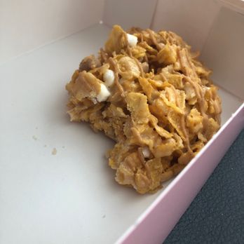 Crumbl - Saugus - A $5 rice krispy treat "cookie" - Bakeries Near Me - Saugus, Massachusetts