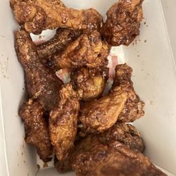 Wings and Drums Combo - except I got the opposite of what was described--- Only 4 Wings and 10 Drumsticks. Wings and Drums Combo - except I got the opposite of what was described--- Only 4 Wings and 10 Drumsticks.