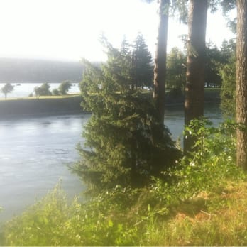 Thunder Island Brewing - View from outdoor seating - Breweries Near Me - Cascade Locks, Oregon Thunder Island Brewing - View from outdoor seating - Breweries Near Me - Cascade Locks, Oregon