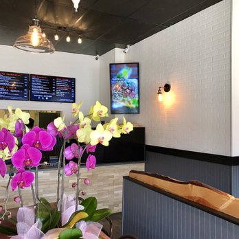 Nguyen's Kitchen - Nice, clean & artsy interior - Vietnamese Near Me - Costa Mesa, California