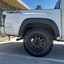 Rear tire method wheels