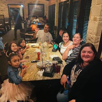 Cheddar's Scratch Kitchen - Jasmine's family and friends - American Near Me - Webster, Texas