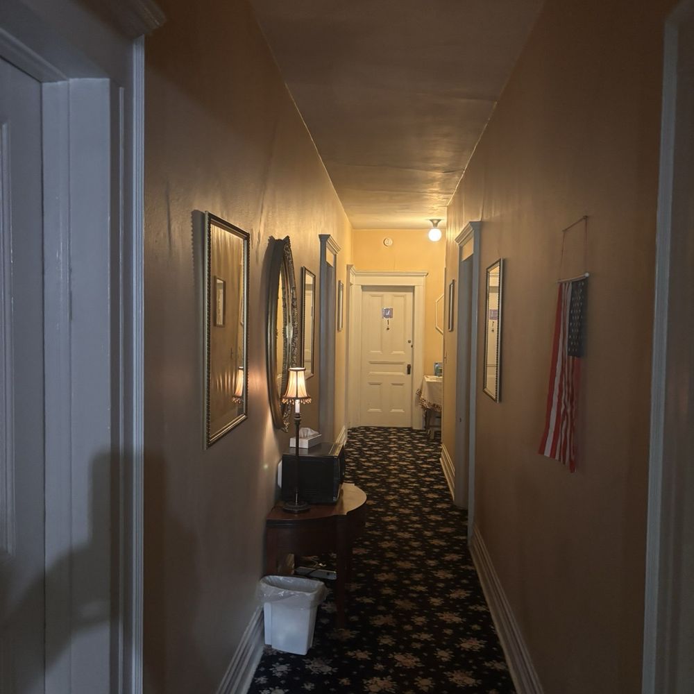 Wayne on Main Bed & Breakfast - Hallway with amenity table? - Hotels Near Me - Honesdale, Pennsylvania