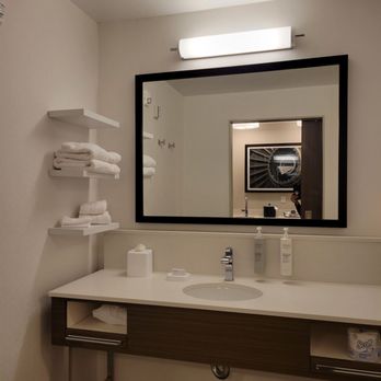 Hampton Inn - Bathroom. Peekaboo! - Hotels Near Me - San Diego, California