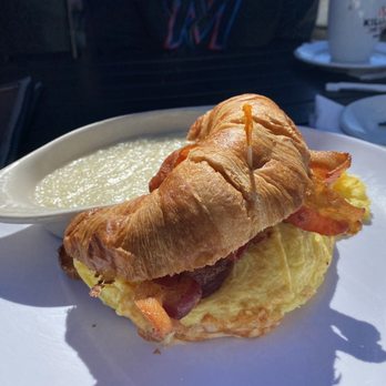 Killian Cafe & Grill - Croissant bacon egg and cheese sandwich with grits - Breakfast & Brunch Near Me - Miami, Florida