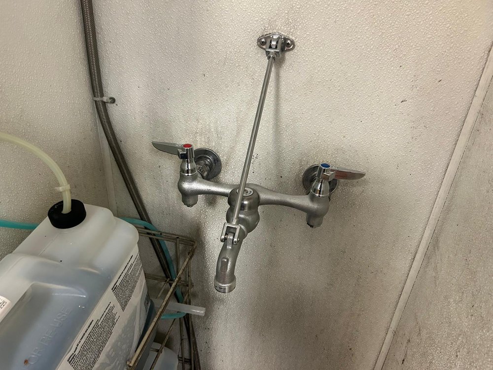 Slide of D&D Plumbing & Water Cleaning Services