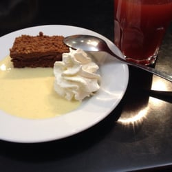 Le Café du Musée - Croustillant chocolat et jus de fraise