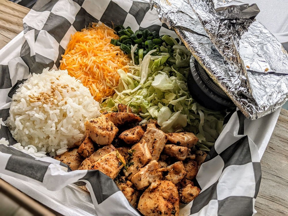 Mama Kwan's Tiki Bar & Grill