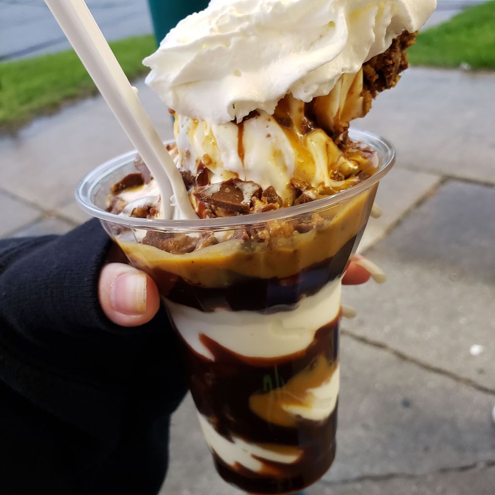 Ice Cream Time - Peanut butter cup sundae - Ice Cream & Frozen Yogurt Near Me - Ypsilanti, Michigan