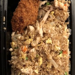 China Gourmet Inn - Panko breaded shrimp falsely described as Tempura shrimp on their menu along with with flavorless fried rice. Yuk!