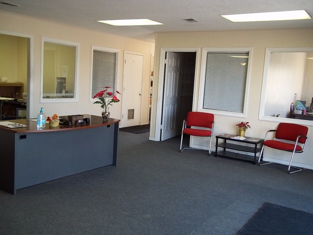 LIVELY’S COLLISION CENTER Updated October 2024 15 Photos 5453