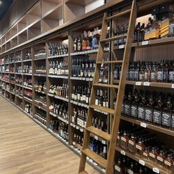 Buster's Liquors & Wines - Yums for days!!!