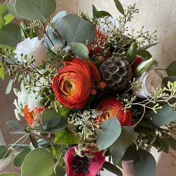 Garland Flowers - Wedding bouquet - Florists Near Me - Oak Park, Illinois Garland Flowers - Wedding bouquet - Florists Near Me - Oak Park, Illinois