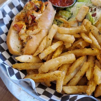 Good Catch Boil House - Hot lobster roll - Cajun/Creole Near Me - Markham, Ontario