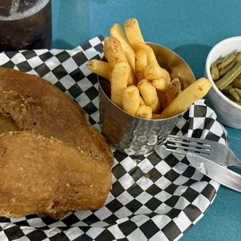Crabby Maggie's - Fish and chips with green beans - Seafood Near Me - Strasburg, Virginia Crabby Maggie's - Fish and chips with green beans - Seafood Near Me - Strasburg, Virginia