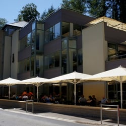 A l'Ange Gardien - Le restaurant et ses terrasses, situées à différents étages.