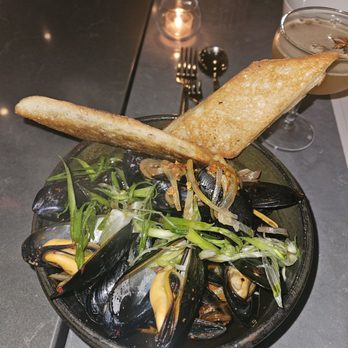 Bar Pigalle - Mussels - Cocktail Bars Near Me - Detroit, Michigan Bar Pigalle - Mussels - Cocktail Bars Near Me - Detroit, Michigan