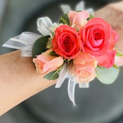 Huntington Flowers - Simple and elegant custom corsage