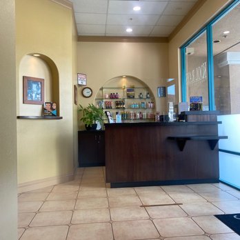 Kool Rays Sun Spa Tanning - Clean front desk...not picture the awesome owner and staff. - Spray Tanning Near Me - Glendale, California
