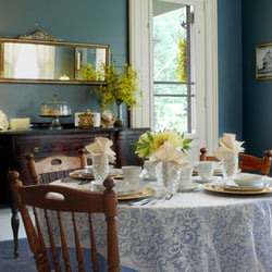 Carriage House Inn Bed & Breakfast - Join us for a sweet and savory breakfast!