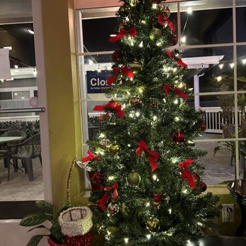 Luigi's Pizza - Christmas tree inside. - Pizza Near Me - Cambria, California Luigi's Pizza - Christmas tree inside. - Pizza Near Me - Cambria, California