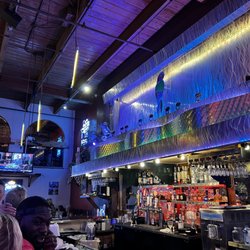 Ninfa's Mexican Restaurant - The bar area - parrots everywhere