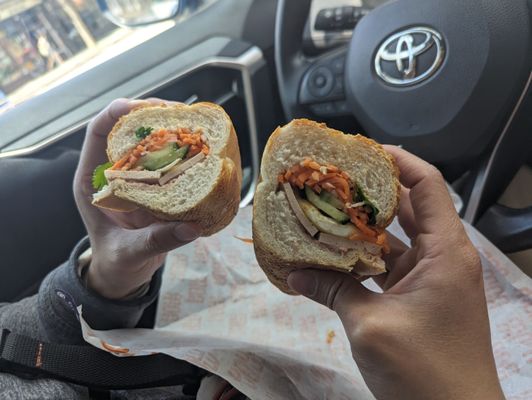 Nom Nom Bánh Mì by null