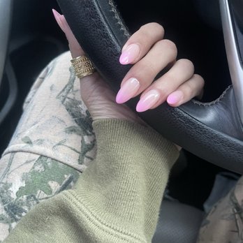 Glowzy Nail Bar - Ombré airbrush nails - Nail Salons Near Me - Chino Hills, California