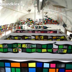 Erlebnisbahn Ratzeburg - 100-Wasser-Waschwaggon Blaue Essbahn, all over Wandkunst-Projekt und - gestaltung von wandklex Ingrid Heuser, mal von oben gesehen