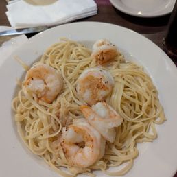Delicious shrimp scampi. Nice big portion and the salad was great as well.