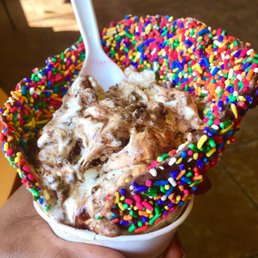 Mmmmm.....cake batter ice cream with brownie bites on a waffle cone. Yummmmmy!