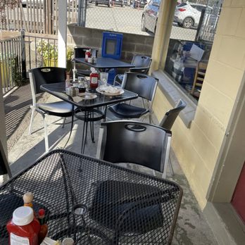 Katrina's Cafe - Outside seats - Breakfast & Brunch Near Me - Auburn, California