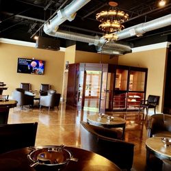 Emit Cigars - Lounge area